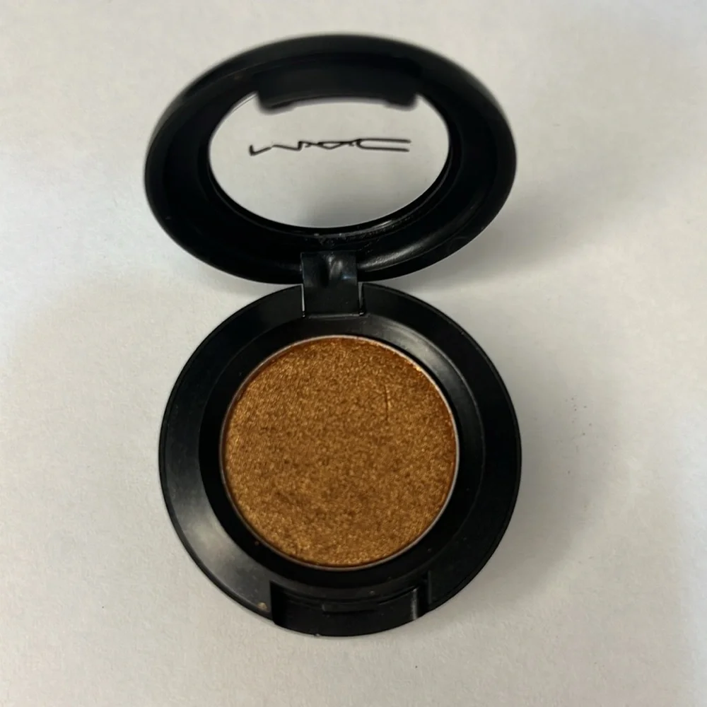 NEW MAC Eyeshadow - Amber Light Frost